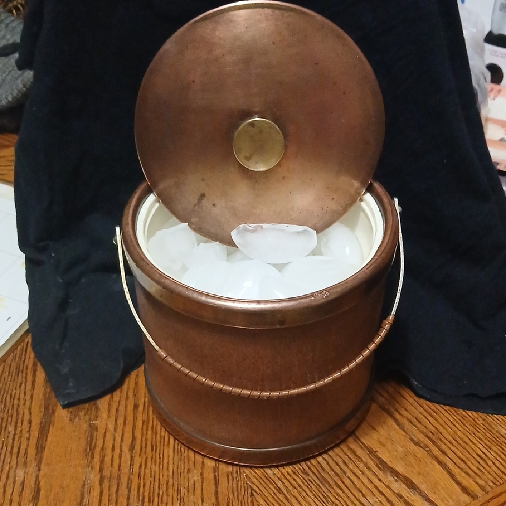 Vintage 1950's Ice‎ Bucket, 6in.:height/7in.:wide.